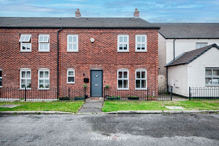 4 Bedroom End Of Terrace House For Sale In Ward Close, Fradley, Lichfield, WS13