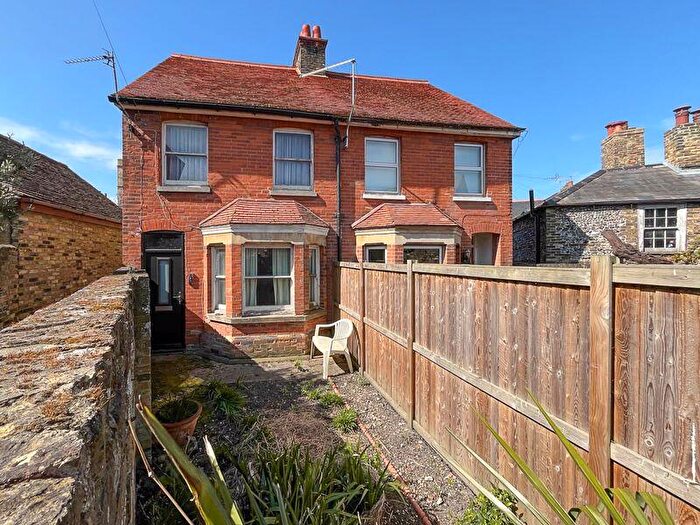 2 Bedroom Semi-Detached House For Sale In Seven Post Alley, Sandwich, CT13