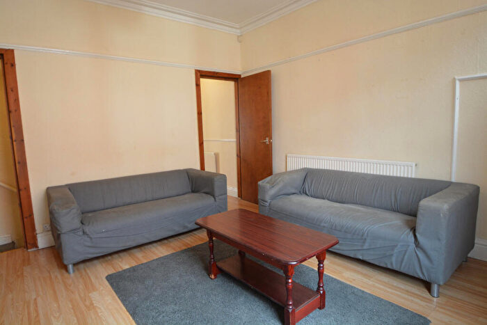 6 Bedroom House To Rent In Hessle Place, Leeds, LS6