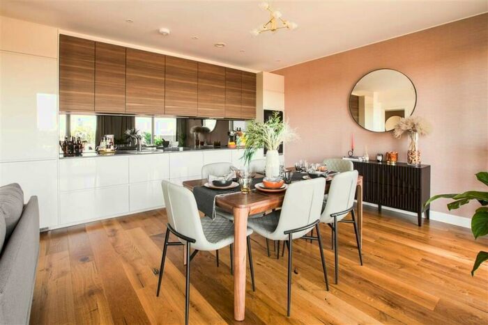 3 Bedroom Flat To Rent In Sugar House Lane Sugar House Island, E15