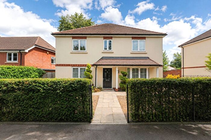 4 Bedroom Detached House For Sale In Wardle Avenue, Tilehurst, Reading, RG31