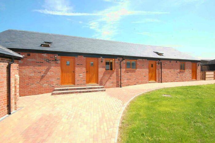1 Bedroom Chalet To Rent In All Inclusive Short Term Lets - Church Farm Lodge, Harrington, NN6