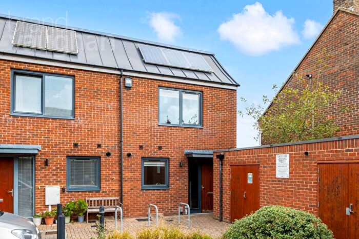2 Bedroom End Of Terrace House For Sale In Manor Road, Brighton, East Sussex, BN2