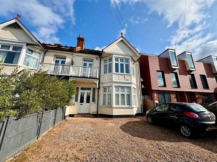 2 Bedroom Flat To Rent In First Avenue, Westcliff-On-Sea, SS0