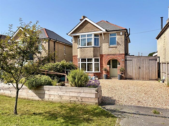 3 Bedroom Detached House For Sale In Dorchester Road, Upton, BH16