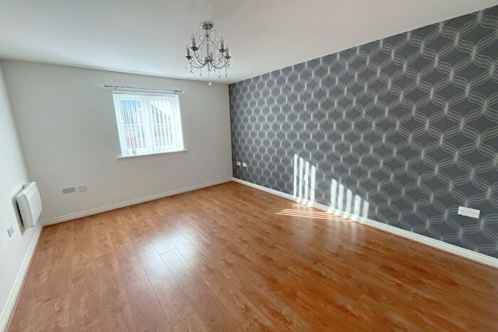 2 Bedroom Flat For Sale In Doveholes Drive, Sheffield, S13