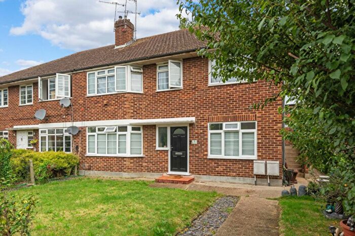 2 Bedroom Apartment For Sale In Wilmer Close, Kingston Upon Thames, KT2