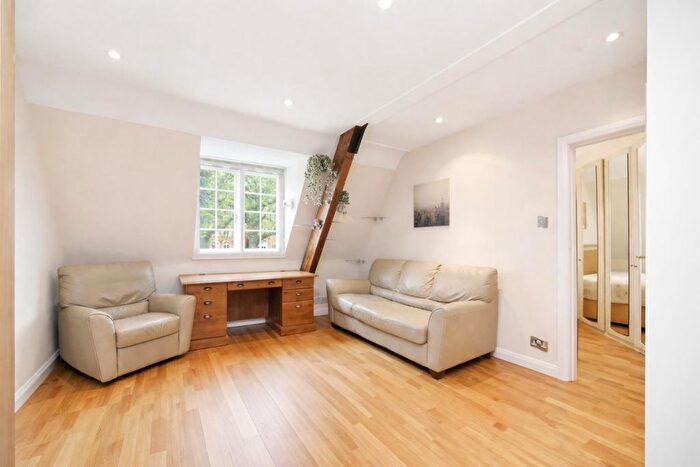 1 Bedroom Flat To Rent In Collingham Gardens, Earls Court, SW5