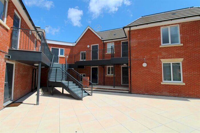 2 Bedroom Flat To Rent In Station Road, Park Gate, Southampton, SO31