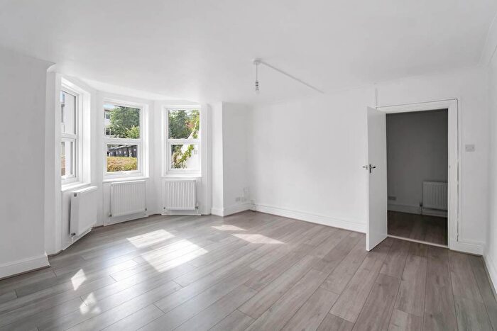 1 Bedroom Ground Maisonette To Rent In Selhurst Road, South Norwood, London, SE25