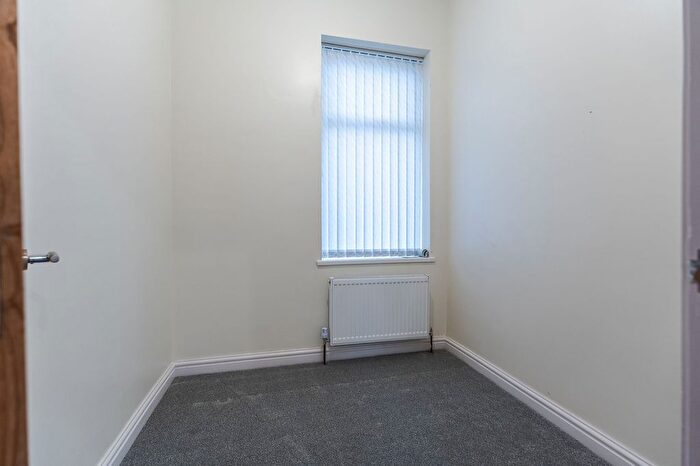 3 Bedroom End Of Terrace House For Sale In Dewsbury Gate Road, Dewsbury, WF13