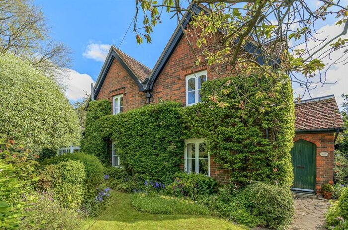 4 Bedroom Detached House For Sale In Rose Tree Cottage, Moor End Road, Radwell, MK43