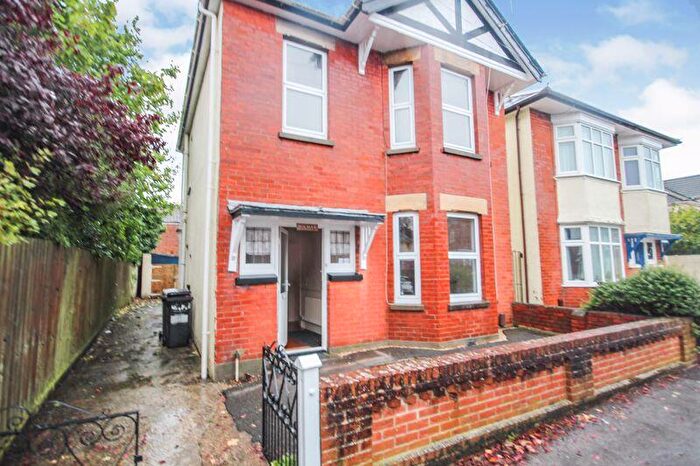 4 Bedroom Detached House To Rent In Student House, Winton, BH9