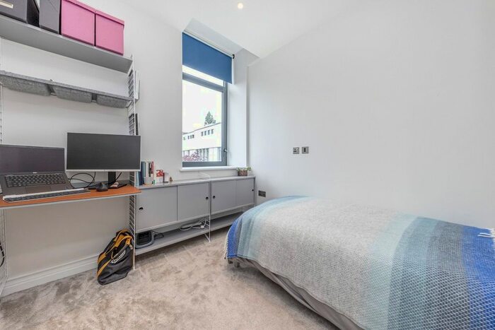 2 Bedroom Flat For Sale In Esher Park Gardens, Littleworth Road, Esher, Surrey, KT10