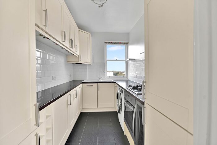 2 Bedroom Flat To Rent In Earlsfield Road, Wandsworth Common, SW18