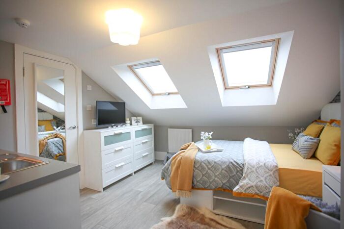 Studio To Rent In Lyndhurst Road, Luton, LU1