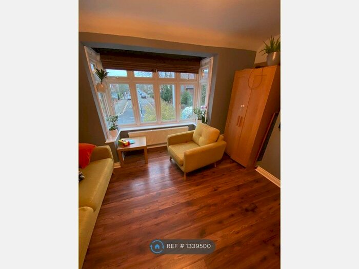 3 Bedroom Detached House To Rent In Northumberland Avenue, Reading, RG2