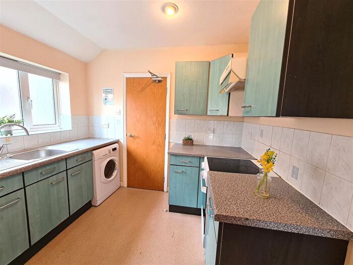 3 Bedroom Flat To Rent In Milton Road, Cambridge, CB4