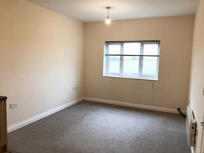 2 Bedroom Flat To Rent In Addington Road, Irthlingborough, NN9