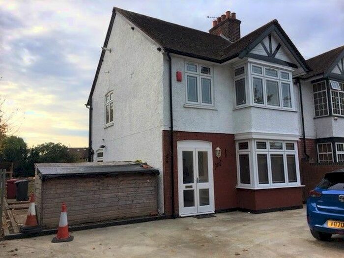 3 Bedroom Semi-Detached House To Rent In Langley Road, Slough SL3