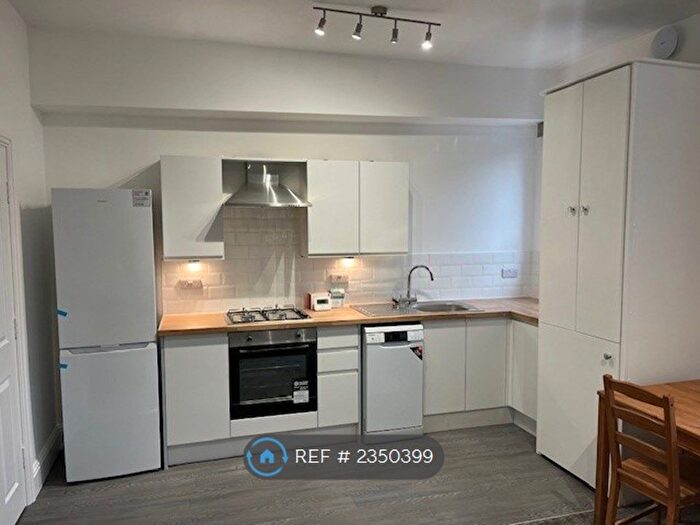 1 Bedroom Flat To Rent In West Didsbury, Manchester, M20