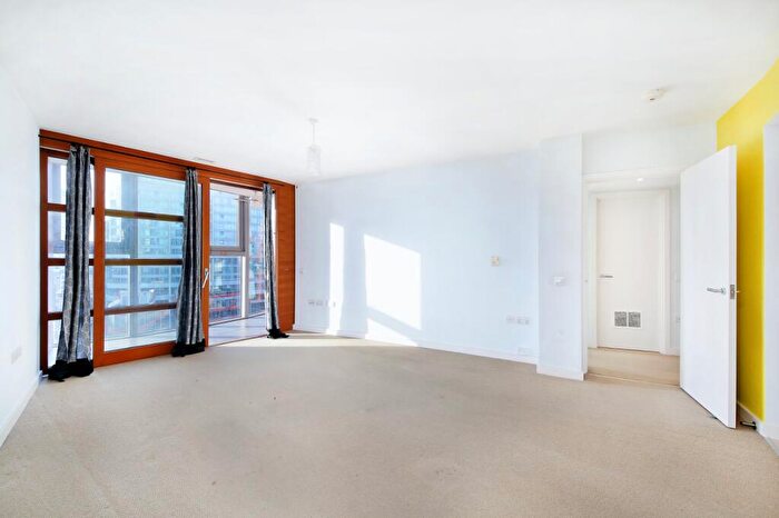 1 Bedroom Flat For Sale In Falcon Wharf, Lombard Road, SW11