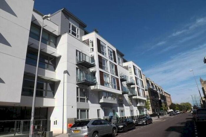 2 Bedroom Flat To Rent In Deanery Road, Bristol, BS1