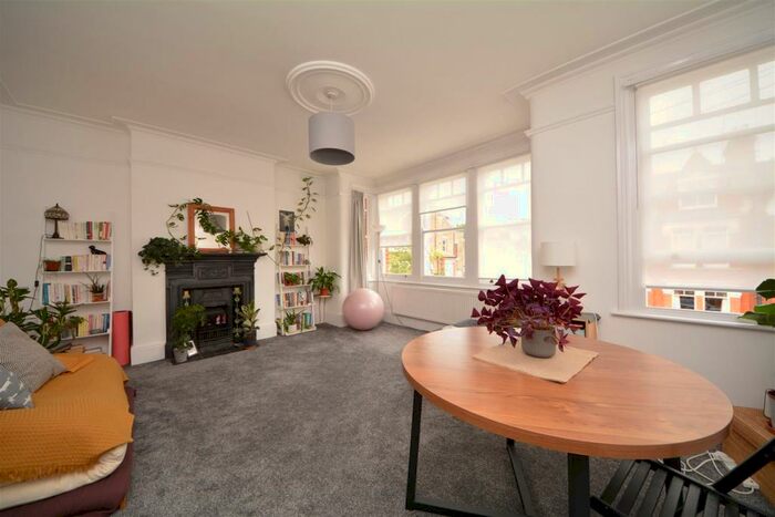 2 Bedroom Flat To Rent In Durham Road, London, N2
