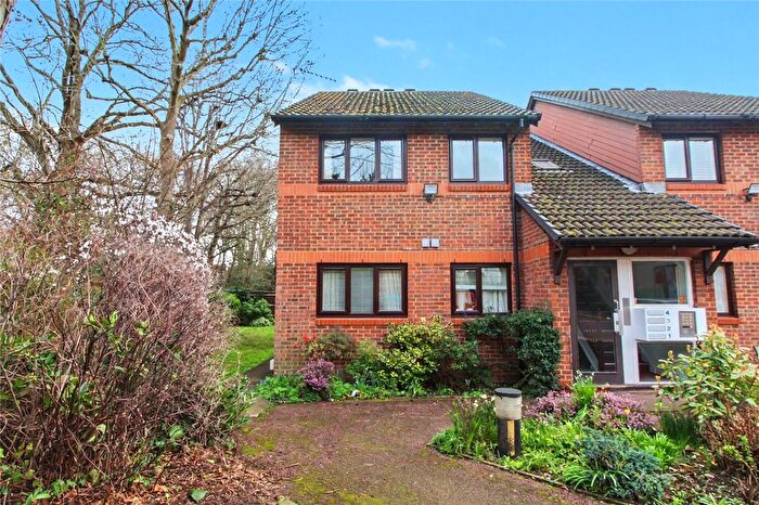 2 Bedroom Parking For Sale In Park Avenue, Enfield, Middlesex, EN1