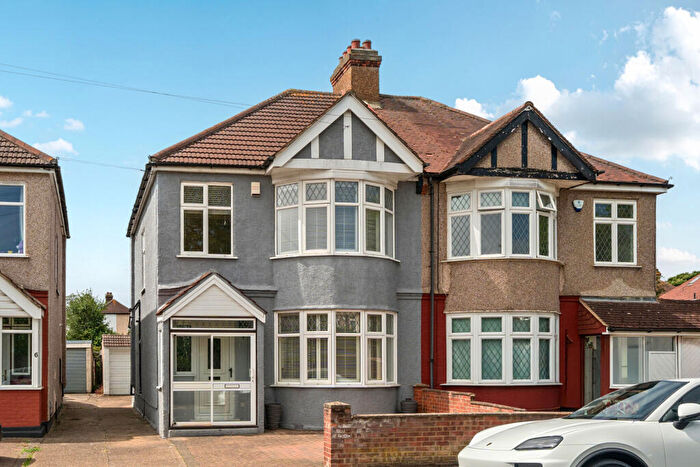 3 Bedroom Semi Detached House For Sale In Sidewood Road, London, SE9