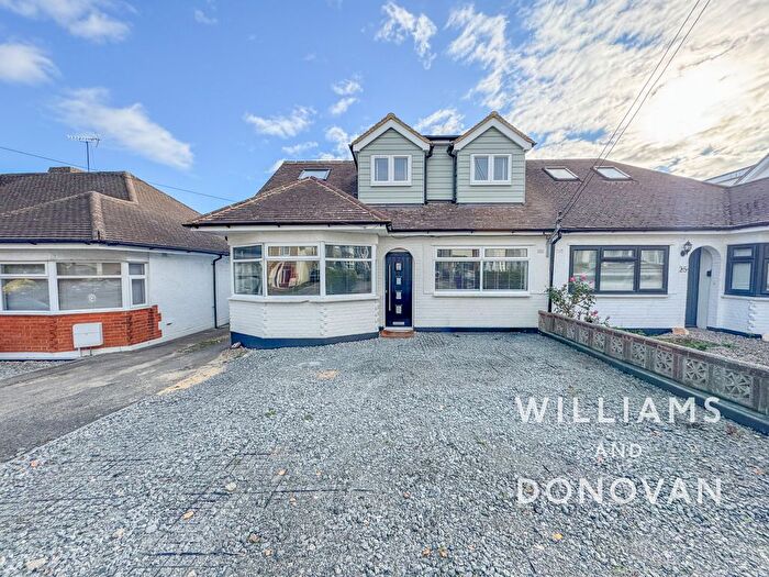 4 Bedroom Chalet For Sale In Broadlands Avenue, Hockley, SS5