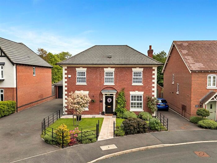 4 Bedroom Detached House For Sale In Pickering Drive, Swadlincote, DE11