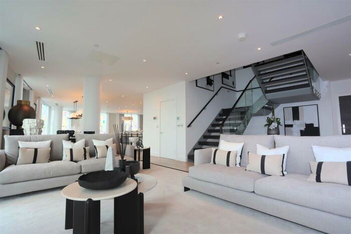 3 Bedroom Apartment To Rent In The Blade, M15