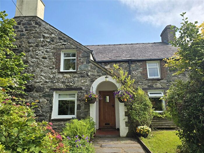 4 Bedroom Detached House For Sale In Groeslon, Caernarfon, Gwynedd, LL54