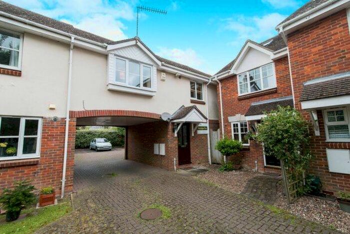 1 Bedroom Flat To Rent In Crosby Way, Farnham, GU9