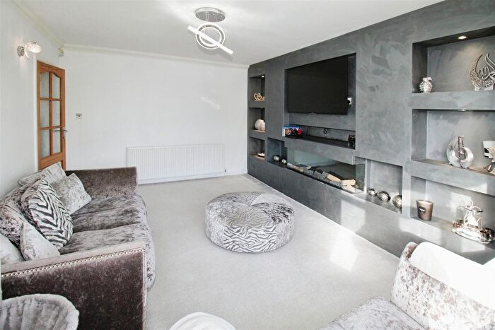 4 Bedroom Semi-Detached House To Rent In Lytham Drive, Queensbury, BD13