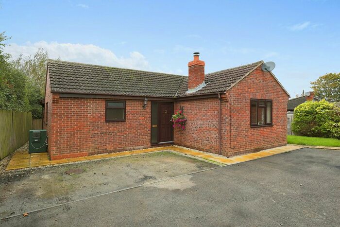 2 Bedroom Bungalow For Sale In Blacksmiths Close, Beckford, Tewkesbury, Worcestershire, GL20