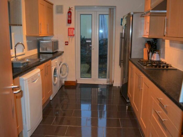 6 Bedroom House To Rent In Alexander Street, Cathays, Cardiff, CF24