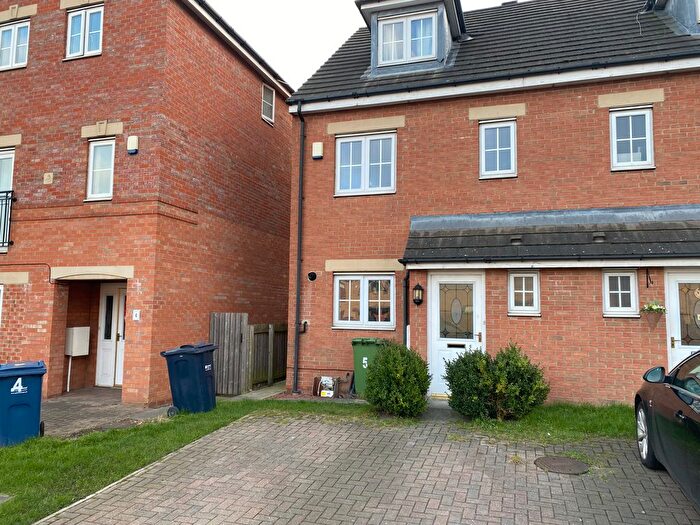 4 Bedroom Town House To Rent In Radcliffe Close, Gateshead, NE8
