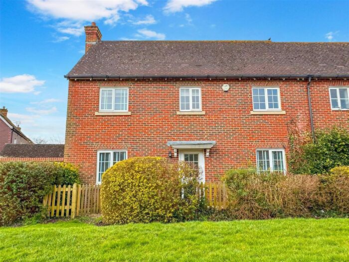 4 Bedroom Semi-Detached House For Sale In Orlestone View, Hamstreet, Ashford, TN26