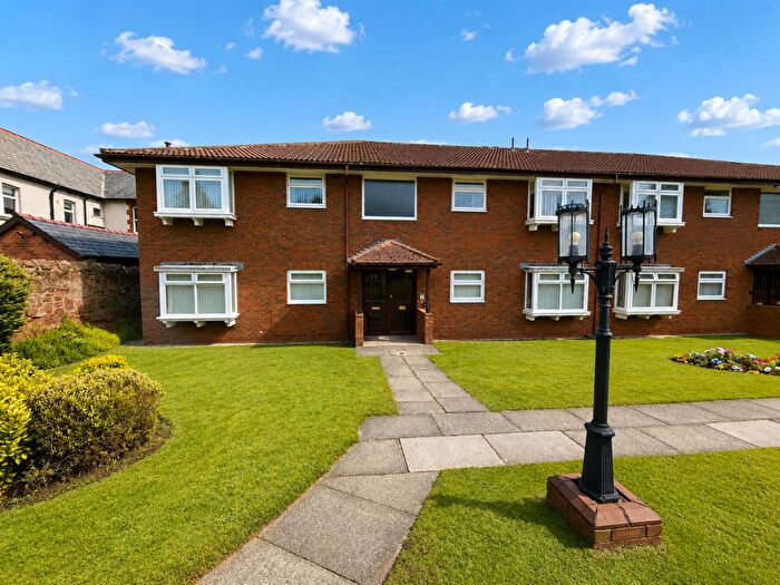 2 Bedroom Apartment For Sale In South Drive, Heswall, Wirral, CH60