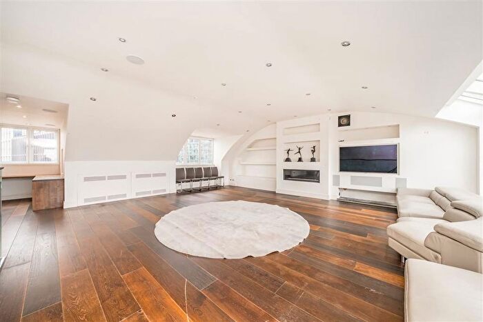 3 Bedroom Flat For Sale In Victoria Street, Westminster, SW1H