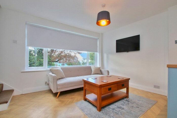 3 Bedroom Flat To Rent In Magdalen Court, Broadstairs, CT10