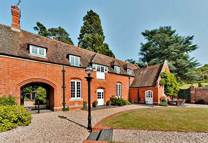 3 Bedroom Character Property To Rent In Barcote Park, Nr Buckland, SN7