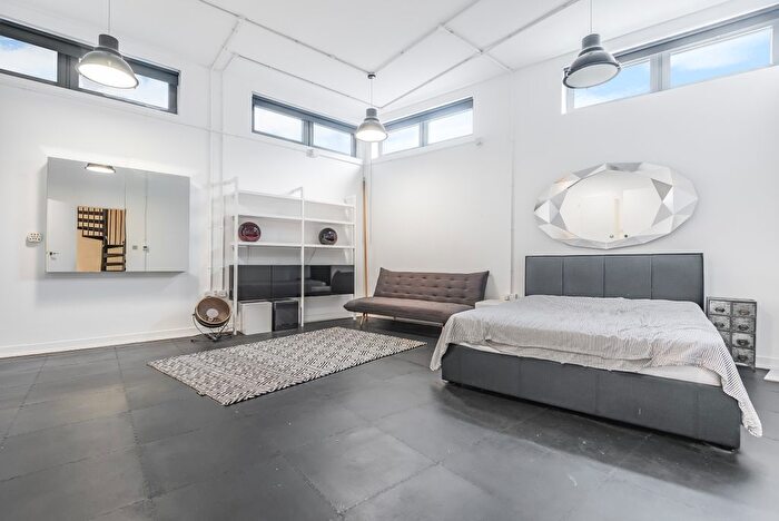 3 Bedroom Flat To Rent In Pennack Road, London, SE15