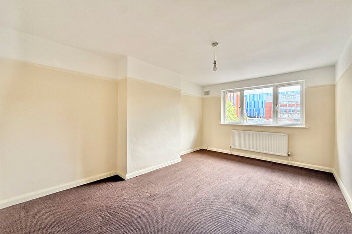 2 Bedroom Flat To Rent In Western Court Chandlers Way, Romford, RM1