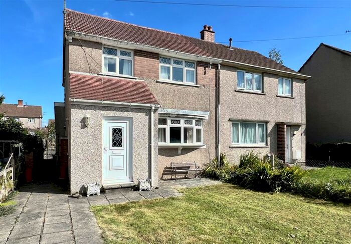 3 Bedroom Semi-Detached House For Sale In Maesglas, Llandovery, SA20