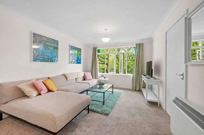 1 Bedroom Flat To Rent In Dukes Avenue, New Malden, KT3