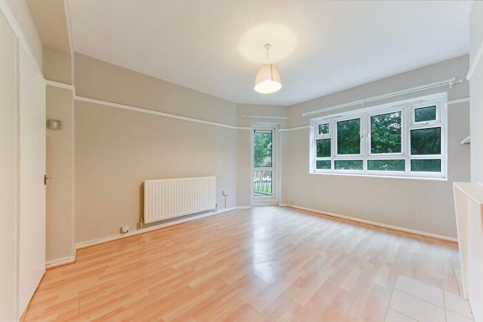 2 Bedroom Flat To Rent In Horne Way, London, SW15