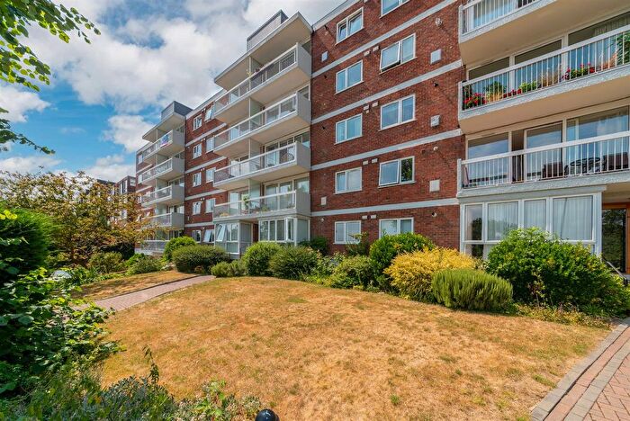 2 Bedroom Flat For Sale In Wimbledon Park Road, Wimbledon, SW19